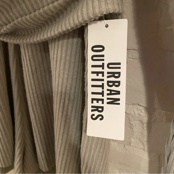 urban outfitters | v-neck romper - Picture 3 of 3